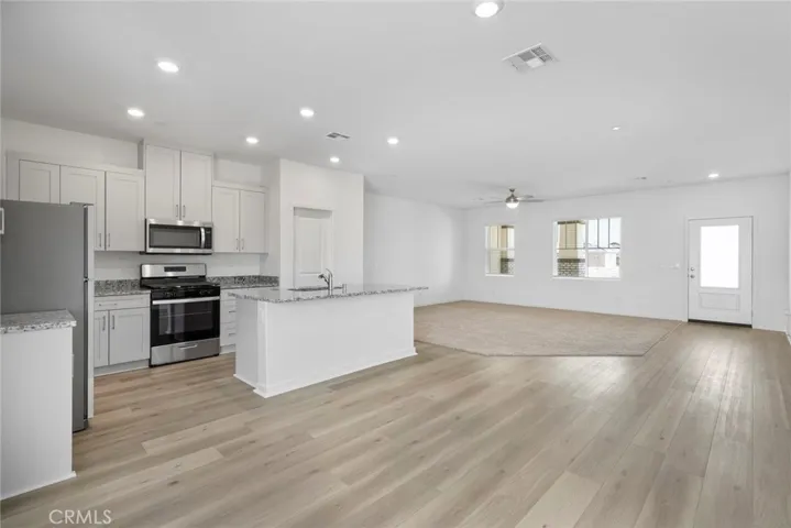 12199 Del Sur Street, Victorville, California 92392