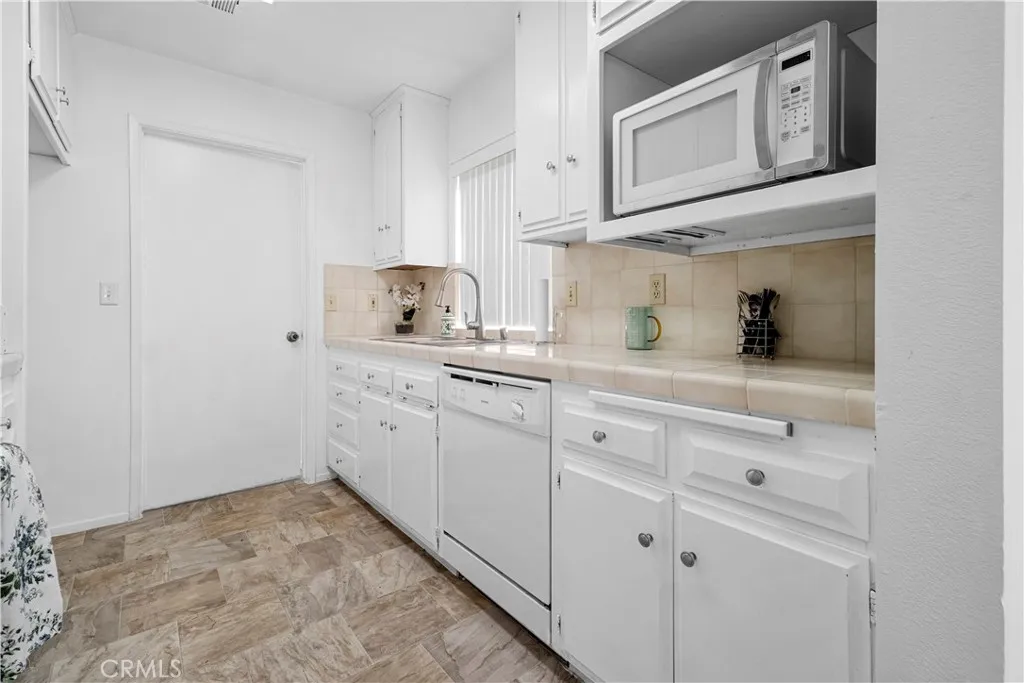 385 E Valley Street, Coalinga, California 93210 home-pic-6