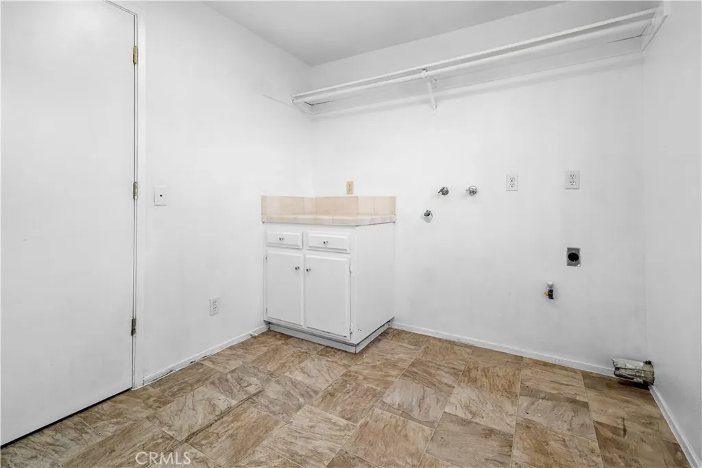 385 E Valley Street, Coalinga, California 93210 home-pic-16