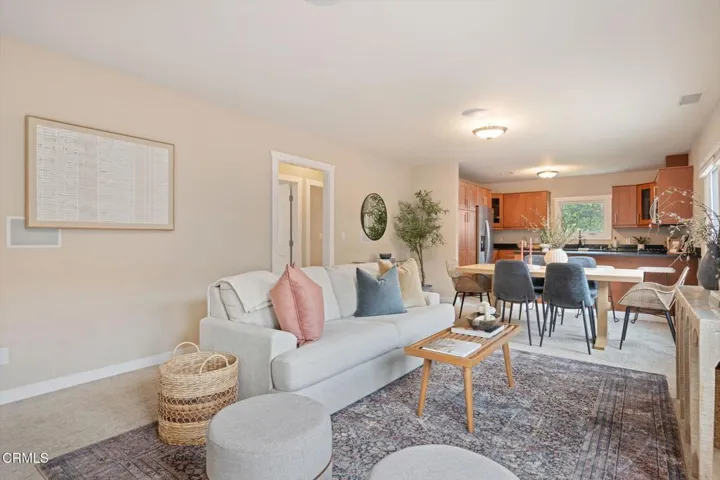 06 - Living Area