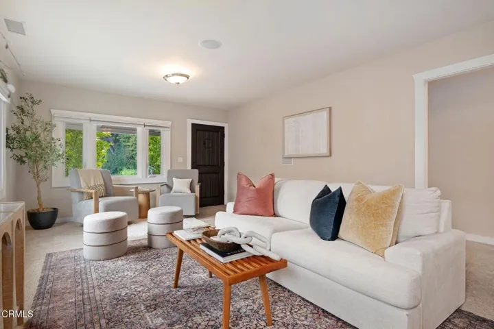 07 - Living Area