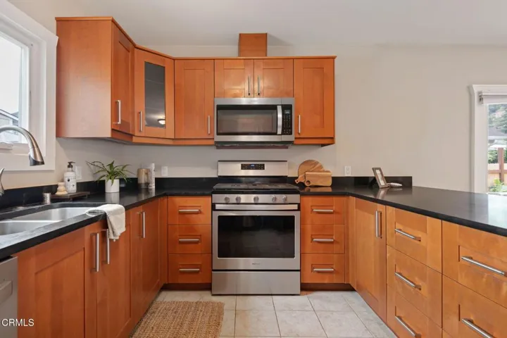 12 - Kitchen