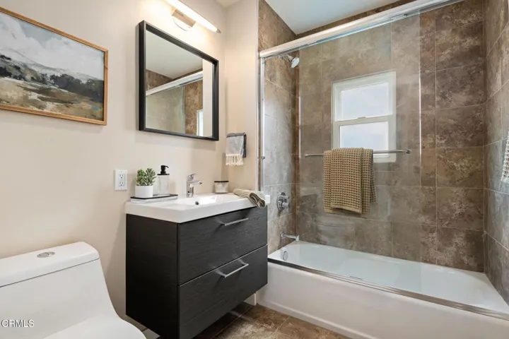 18 - Bathroom 2