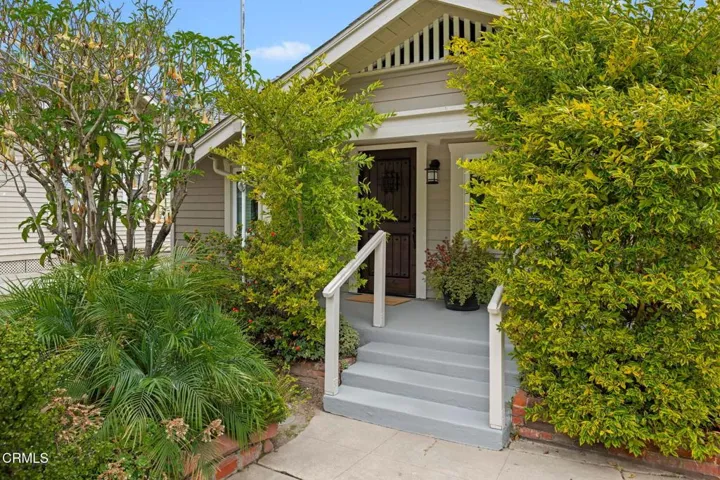 04 - Front Porch