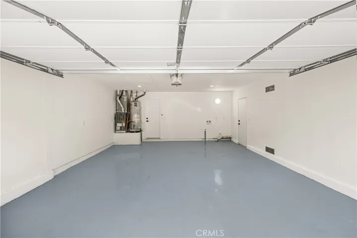 Fully finished garage, washer/dryer hookups, insulation and recessed lighting