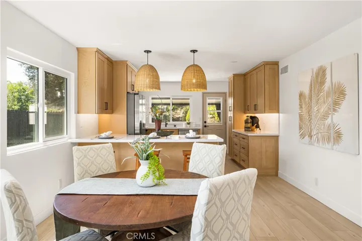 Nice flow to kitchen