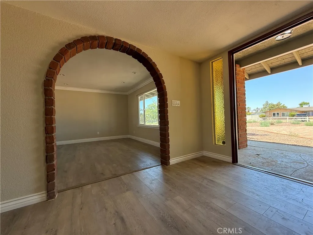 20219 Osseo Road, Apple Valley, California 92308 home-pic-5