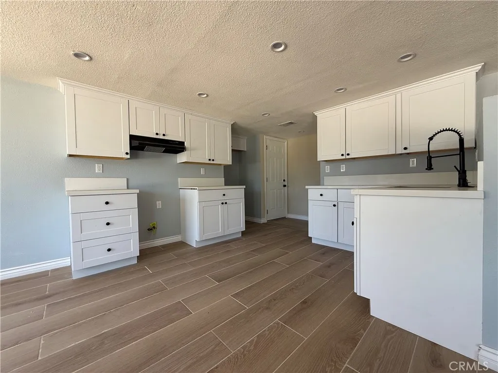 20219 Osseo Road, Apple Valley, California 92308 home-pic-11