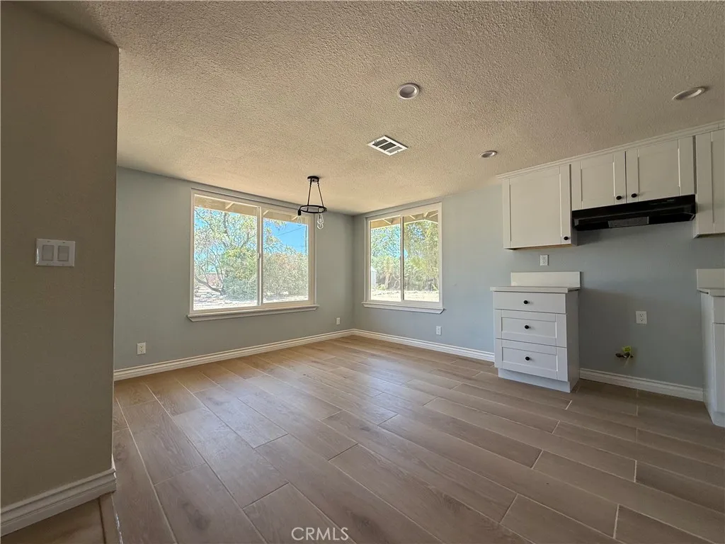 20219 Osseo Road, Apple Valley, California 92308 home-pic-9