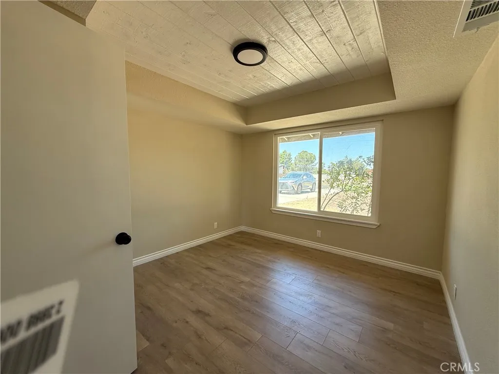 20219 Osseo Road, Apple Valley, California 92308 home-pic-14