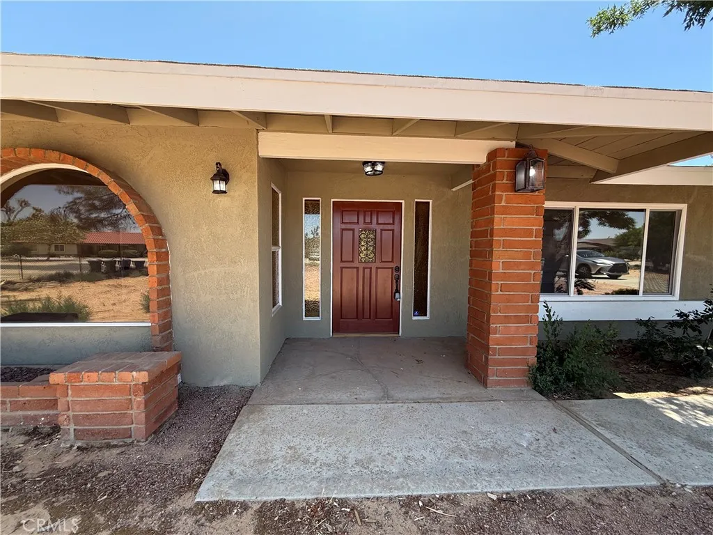 20219 Osseo Road, Apple Valley, California 92308 home-pic-2