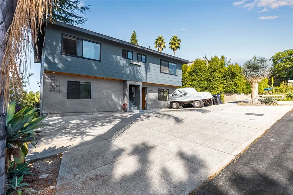 901 1/2 Micheltorena Street, Los Angeles, California 90026, 2 Bedrooms Bedrooms, ,1 BathroomBathrooms,Residential Lease,For Rent,Micheltorena,CV25009624