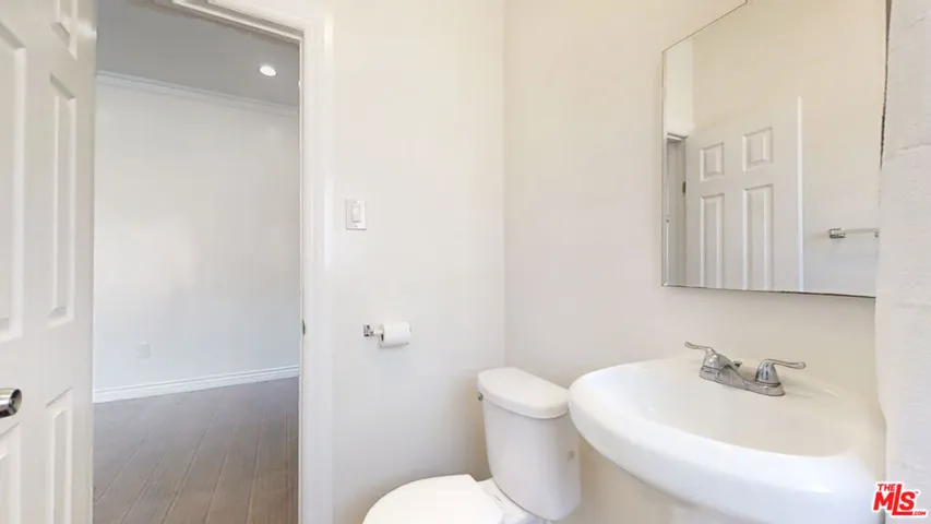 738 New Hampshire Avenue 206, Los Angeles, California 90005