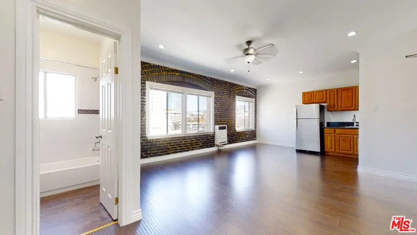 738 New Hampshire Avenue 206, Los Angeles, California 90005