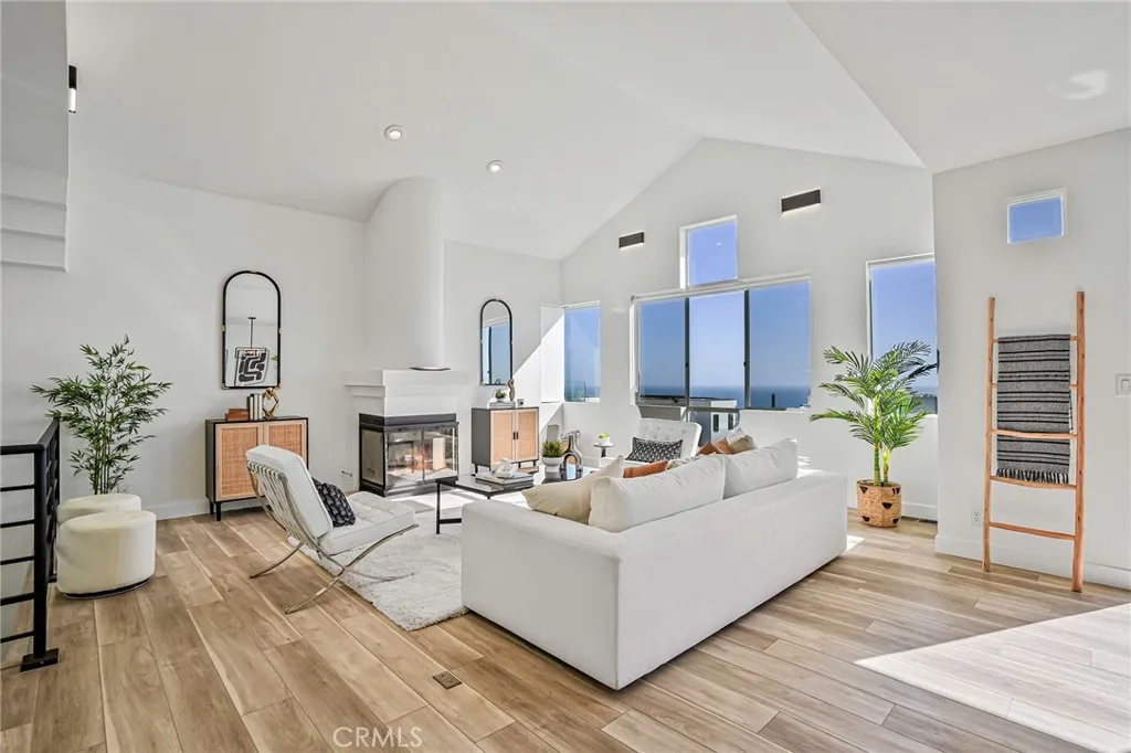 4216 Highland Avenue B, Manhattan Beach, California 90266, 2 Bedrooms Bedrooms, ,3 BathroomsBathrooms,Residential,For Sale,Highland Avenue,SB25135159