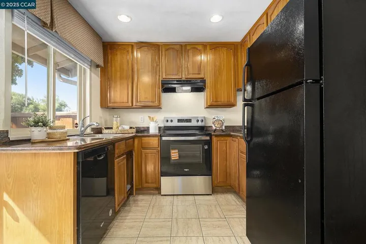 1896 Lynwood Dr E, Concord, California 94519