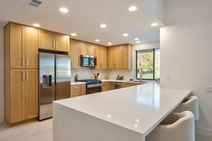 16-Kitchen