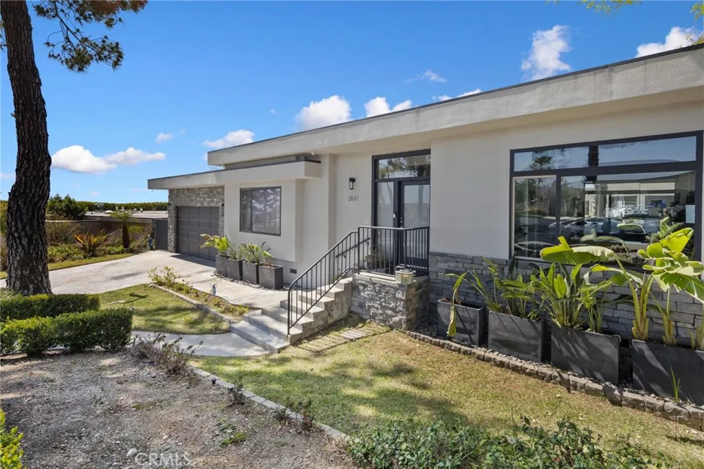 2637 N Mountain Avenue, Claremont, California 91711 home-pic-3