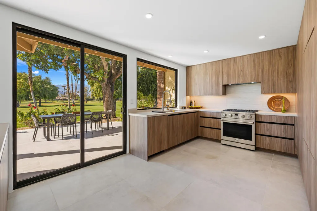 331 Gran Via, Palm Desert, California 92260 home-pic-16