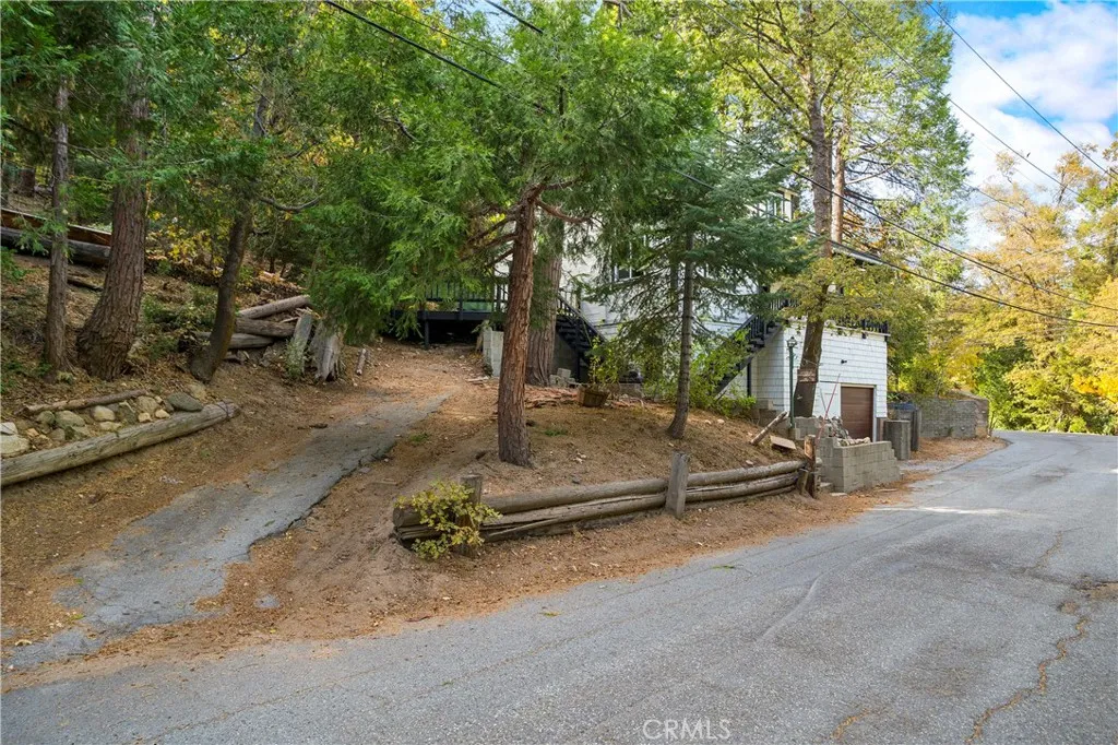 814 Glen View Lane, Twin Peaks, California 92391 home-pic-35
