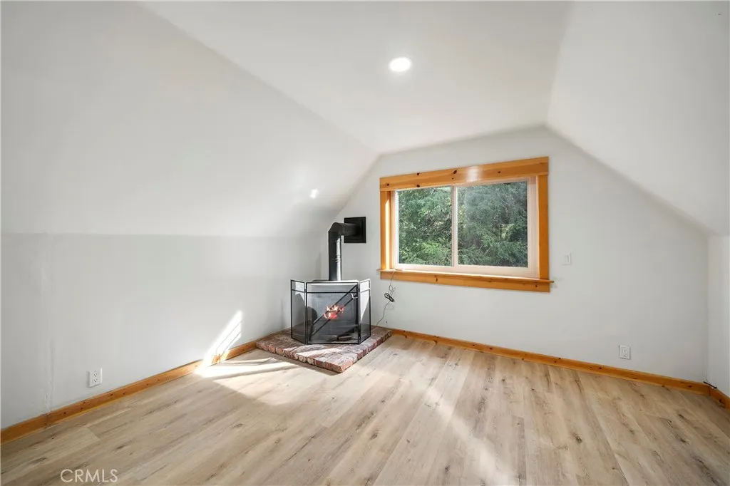 814 Glen View Lane, Twin Peaks, California 92391 home-pic-18