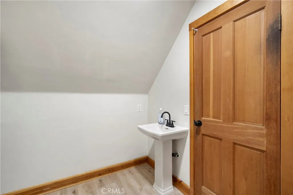 814 Glen View Lane, Twin Peaks, California 92391 home-pic-23