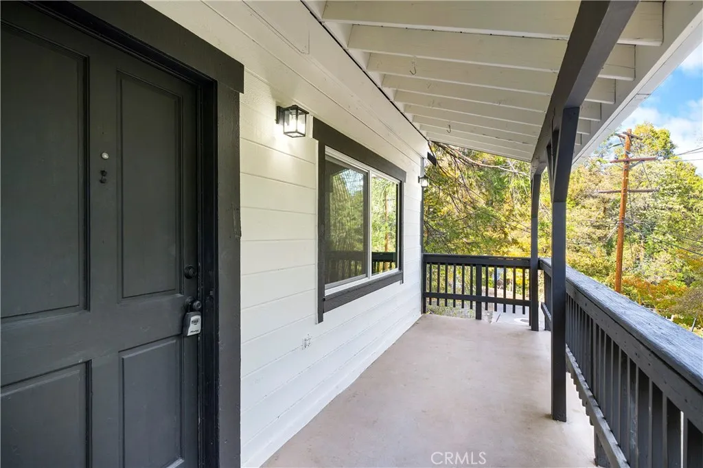 814 Glen View Lane, Twin Peaks, California 92391 home-pic-3