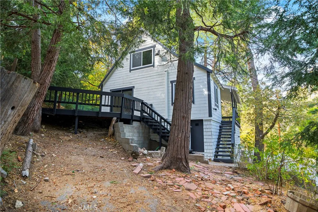 814 Glen View Lane, Twin Peaks, California 92391 home-pic-1