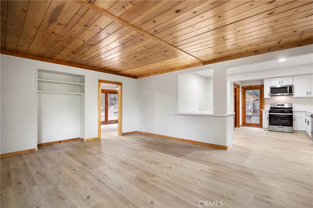 814 Glen View Lane, Twin Peaks, California 92391 home-pic-5