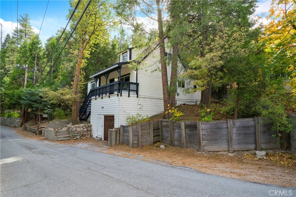 814 Glen View Lane, Twin Peaks, California 92391 home-pic-37