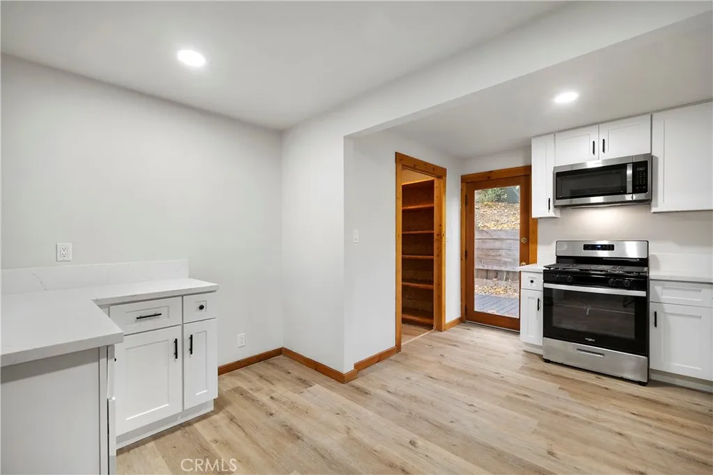 814 Glen View Lane, Twin Peaks, California 92391 home-pic-8