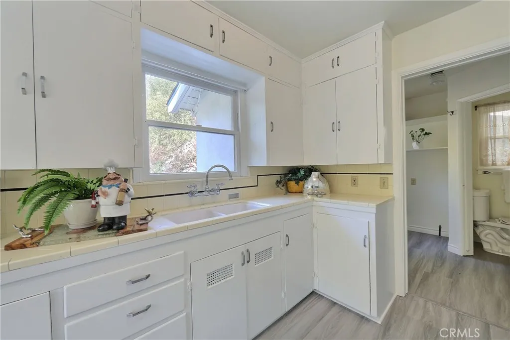 330 N Madison Avenue, Monrovia, California 91016 home-pic-17