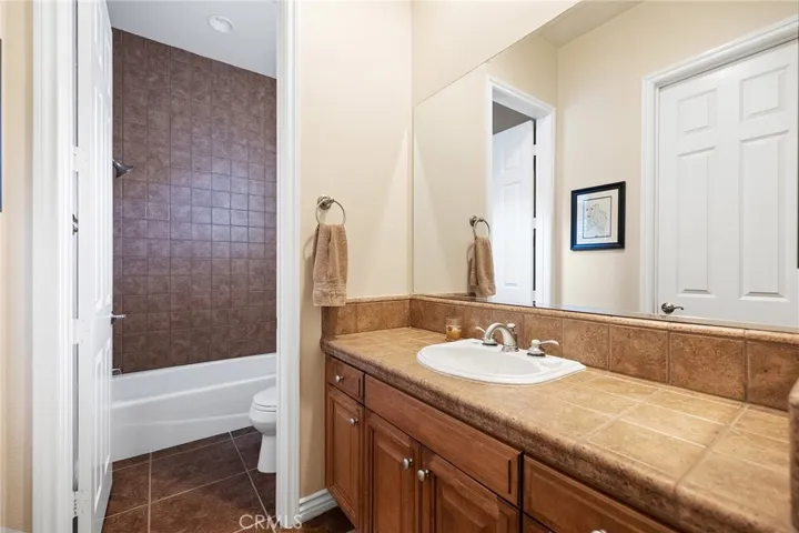 Private bathroom in Bedroom 4