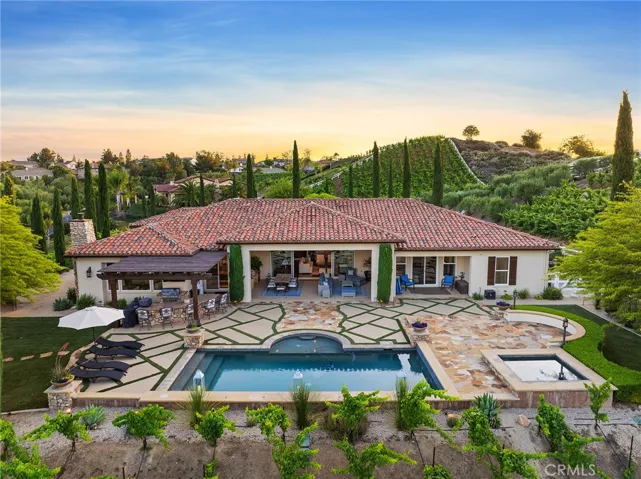 Welcome to your Elegant Oasis overlooking the Temecula Wine Country, very private, and just minutes to town!