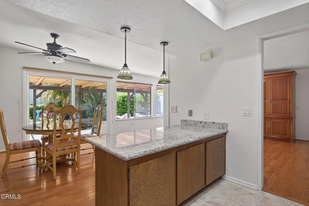 27127 Rio Bosque Drive, Valencia, California 91354 home-pic-2