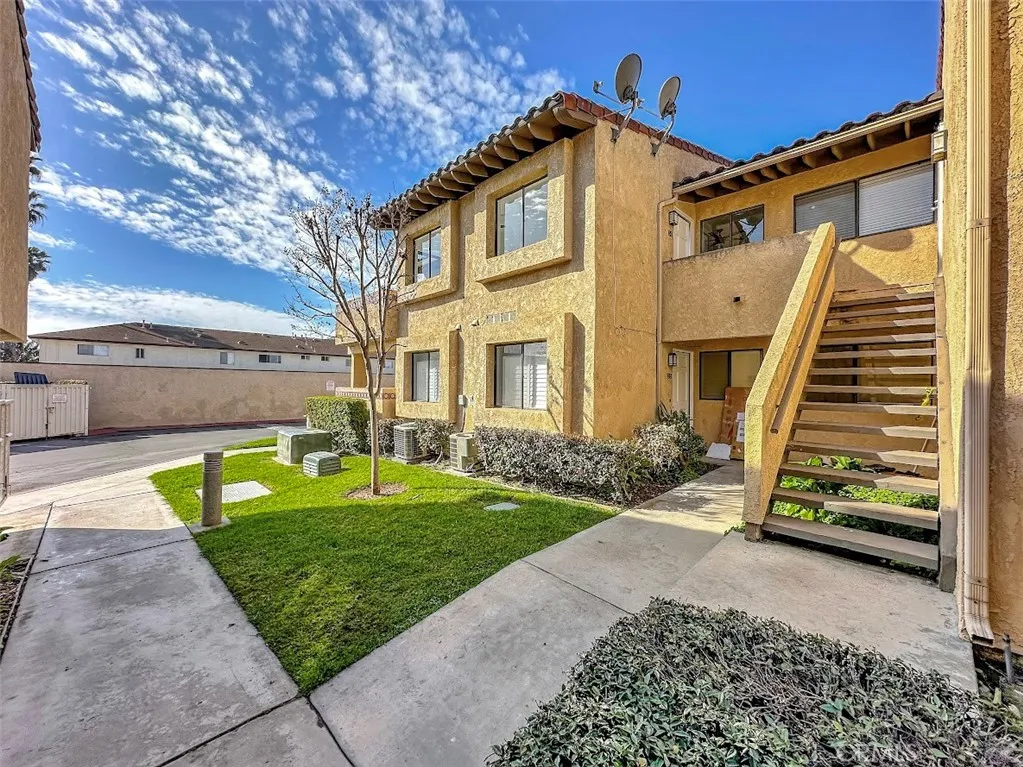 17333 Brookhurst Street D6, Fountain Valley, California 92708 home-pic-17