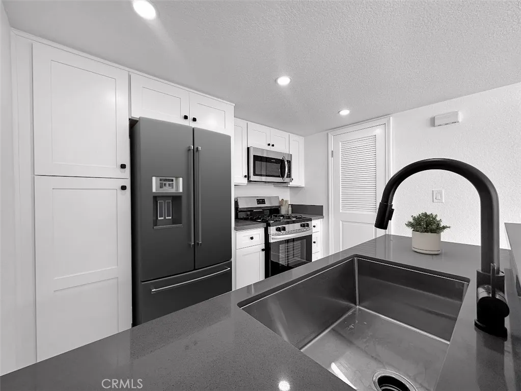 17333 Brookhurst Street D6, Fountain Valley, California 92708 home-pic-8