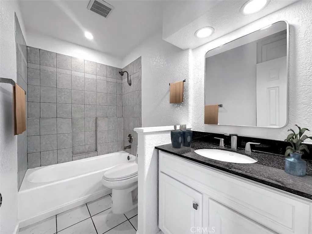 17333 Brookhurst Street D6, Fountain Valley, California 92708 home-pic-14