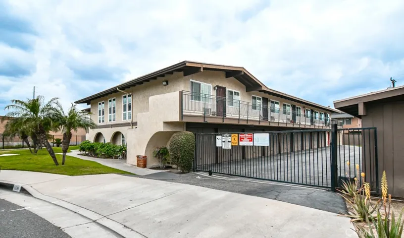 1636 E 6th Street, Santa Ana, California 92701