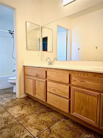 13377 Porter Creek Street, Oak Hills, California 92344