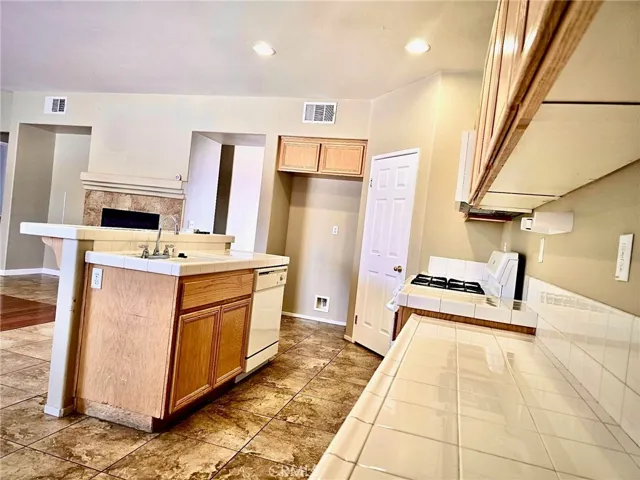 13377 Porter Creek Street, Oak Hills, California 92344
