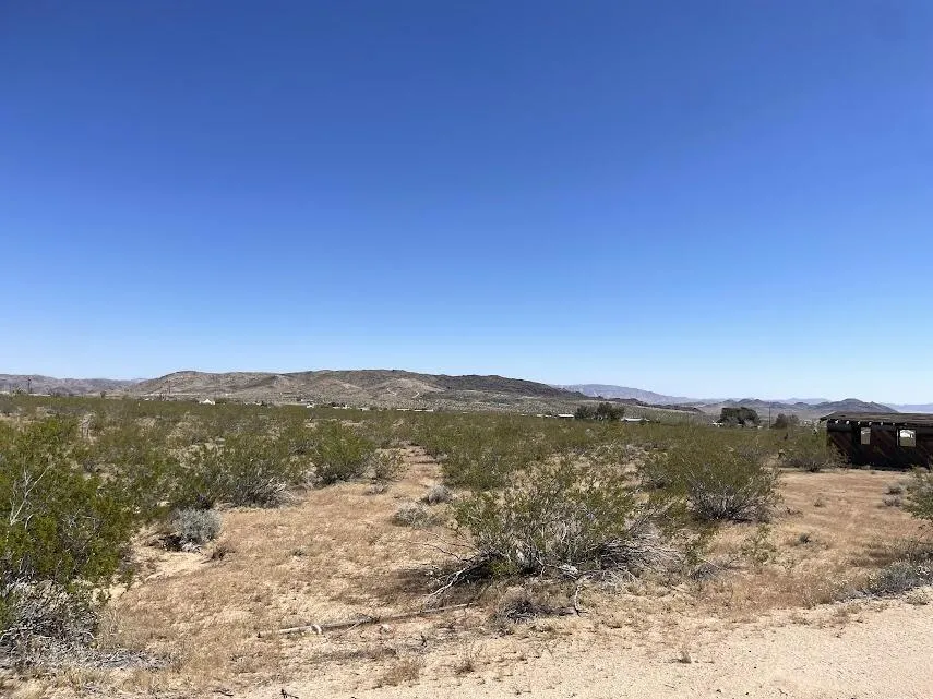 216 Jesse Road, Landers, California 92285 home-pic-16