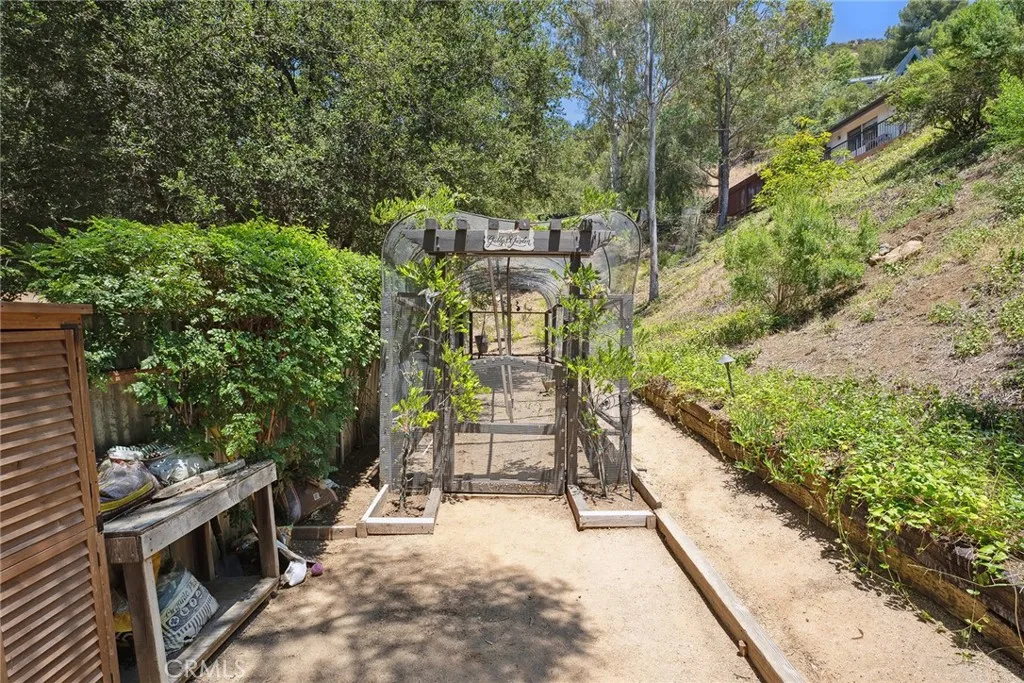 24311 Sylvan Glen Road, Calabasas, California 91302 home-pic-39