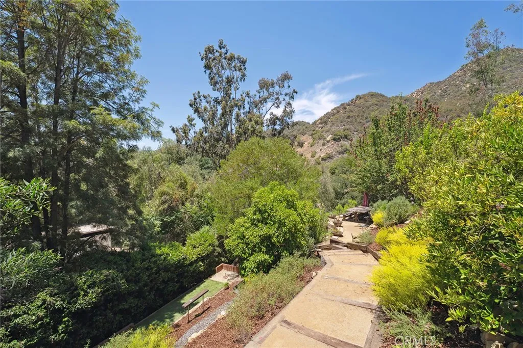 24311 Sylvan Glen Road, Calabasas, California 91302 home-pic-31