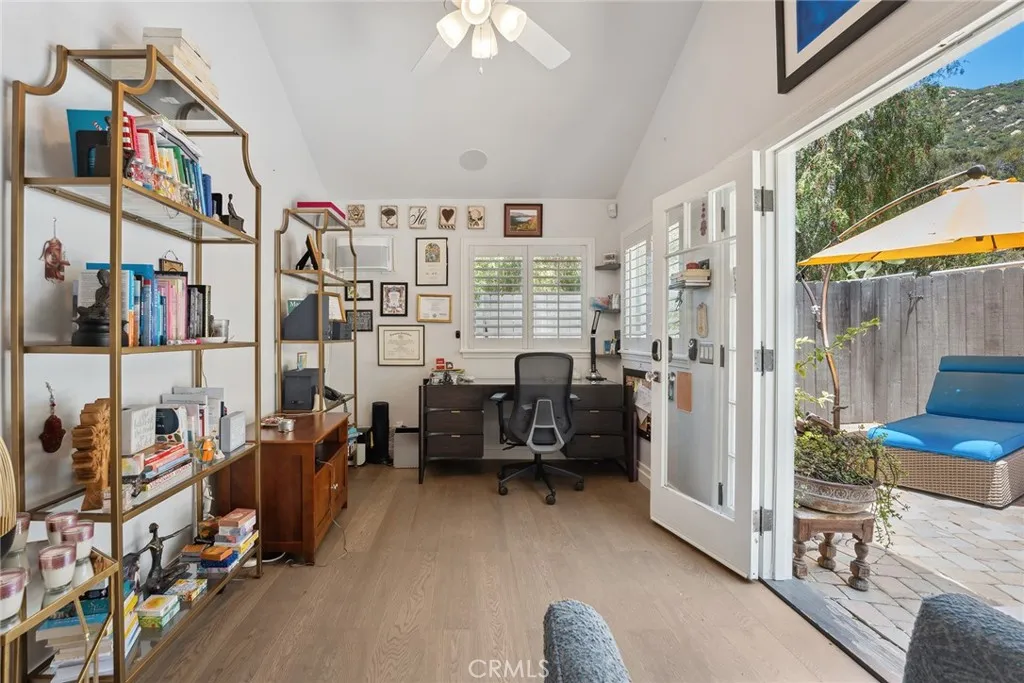 24311 Sylvan Glen Road, Calabasas, California 91302 home-pic-20