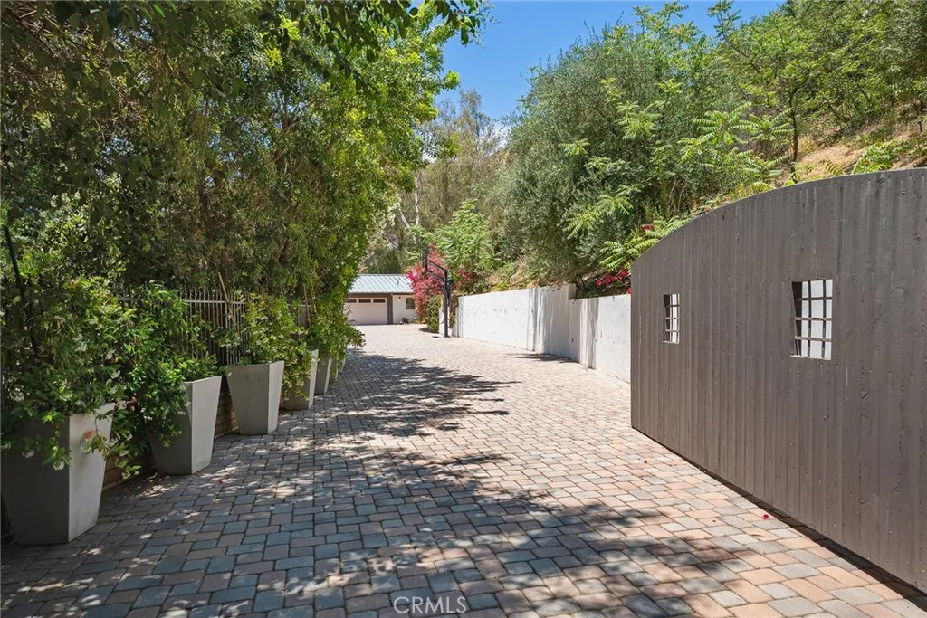 24311 Sylvan Glen Road, Calabasas, California 91302 home-pic-3