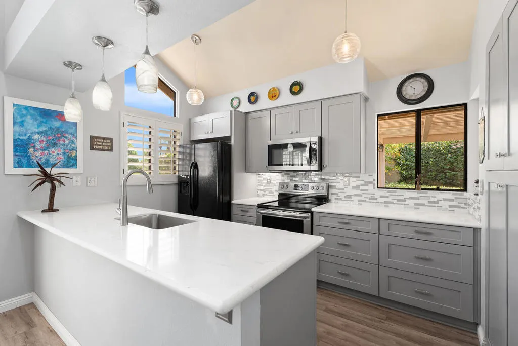 6 La Jolla Drive, Palm Desert, California 92260 home-pic-12