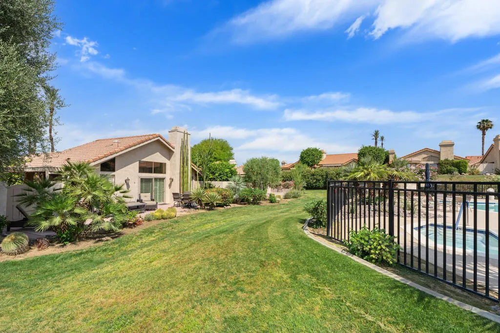 6 La Jolla Drive, Palm Desert, California 92260 home-pic-6