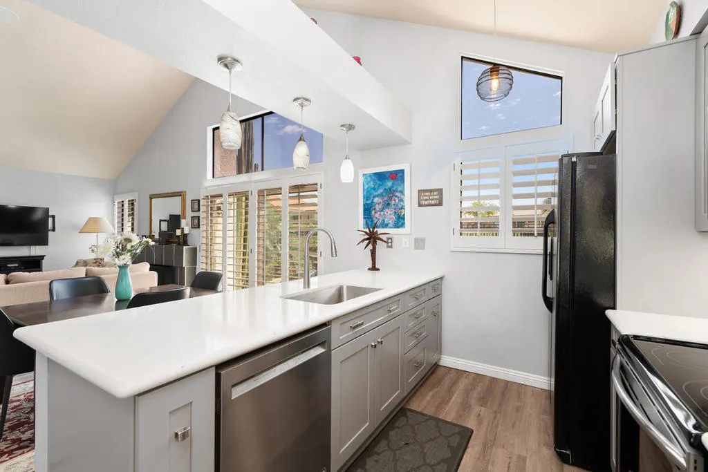 6 La Jolla Drive, Palm Desert, California 92260 home-pic-20