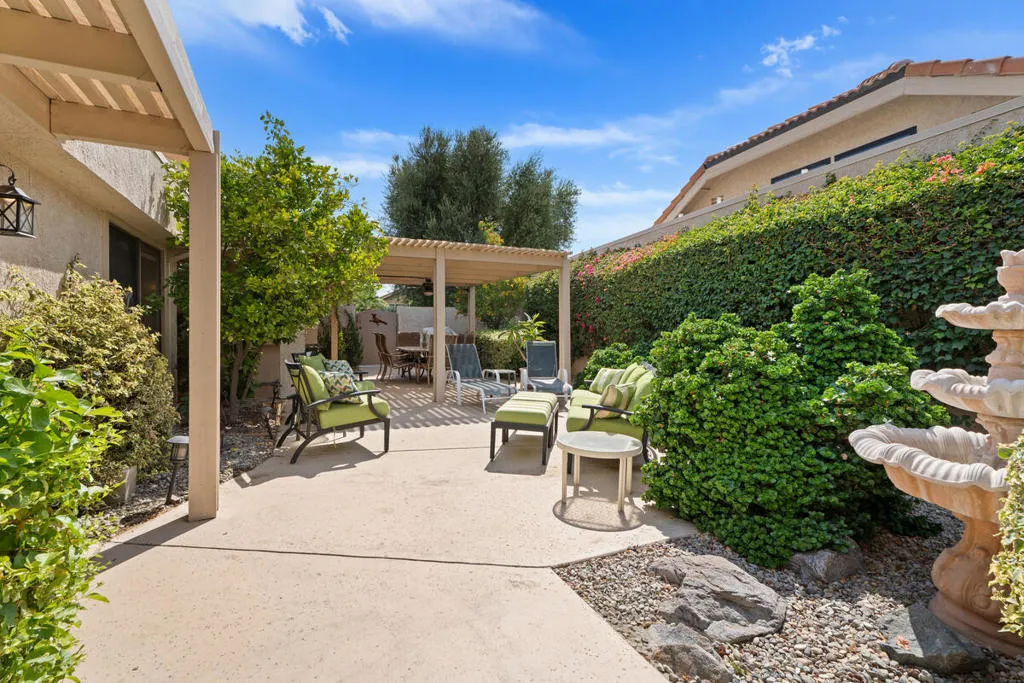 6 La Jolla Drive, Palm Desert, California 92260 home-pic-2